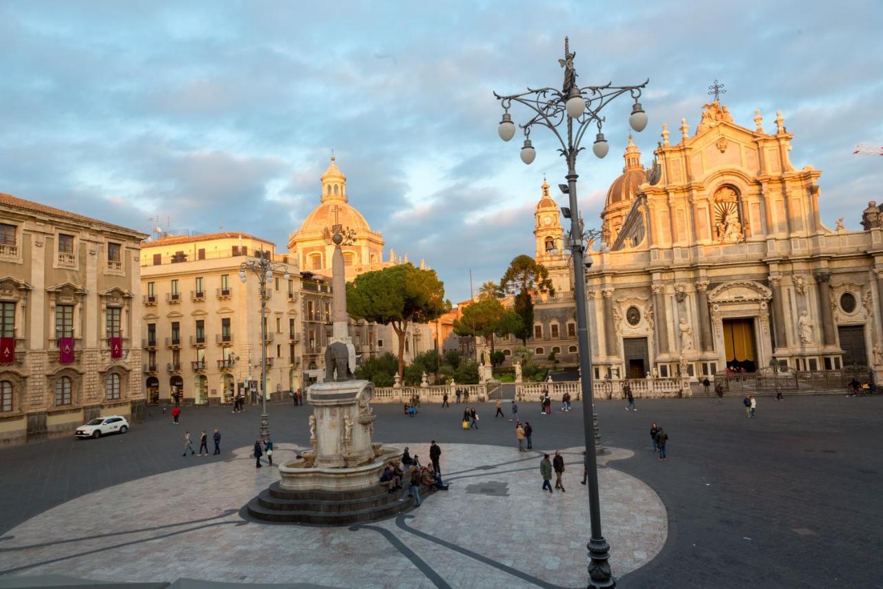 Le Suites Del Duomo House Catania Bagian luar foto