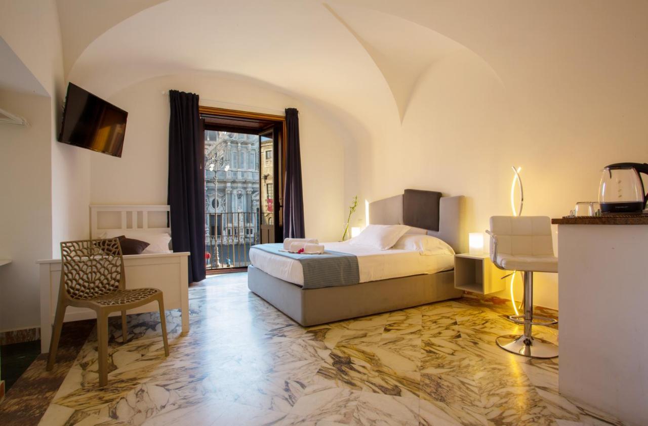 Le Suites Del Duomo House Catania Bagian luar foto