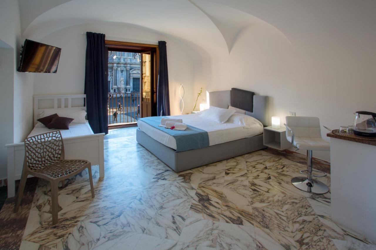 Le Suites Del Duomo House Catania Bagian luar foto