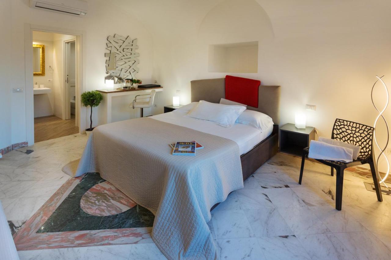 Le Suites Del Duomo House Catania Bagian luar foto