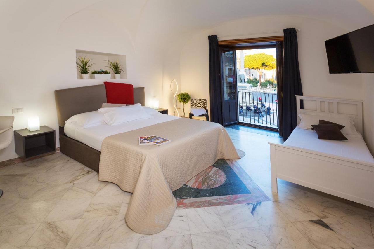 Le Suites Del Duomo House Catania Bagian luar foto