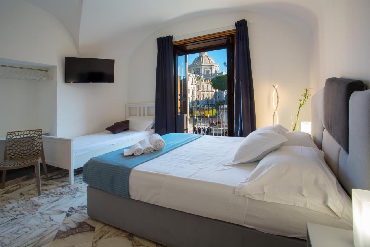 Le Suites Del Duomo House Catania Bagian luar foto